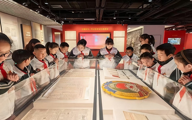 市政协开展“星星火·政协小委员”青少年模拟政协活动